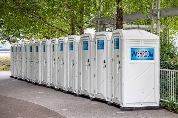 Best Portable restroom trailer rental  in Charlotte, TX
